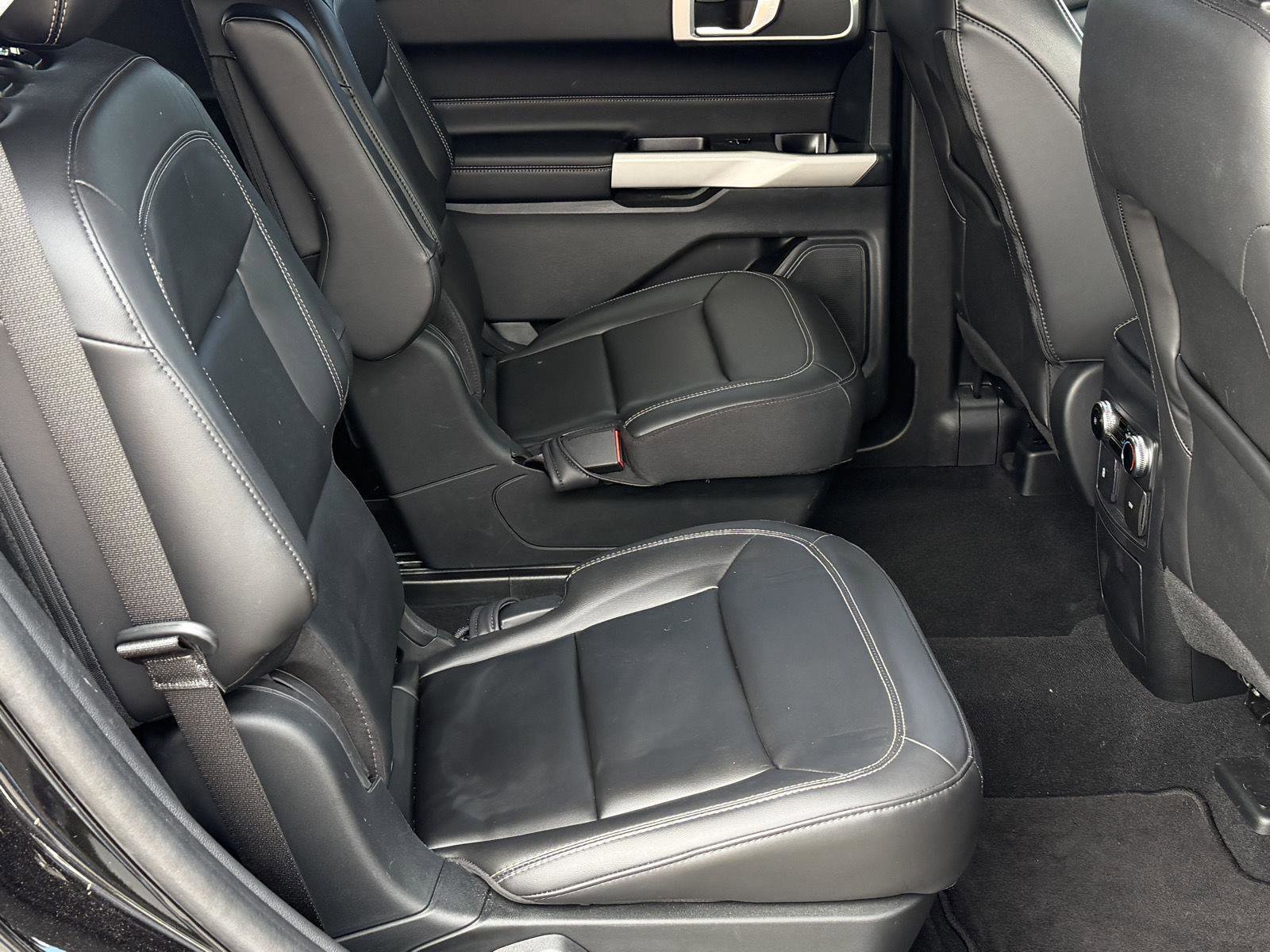 Used 2023 Ford Explorer XLT w/ Equipment Group 202A image 25