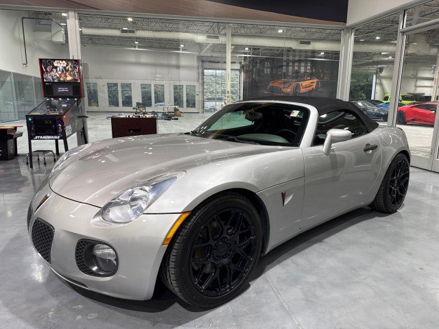 Used 2009 Pontiac Solstice GXP w/ Premium Package RWD image 49