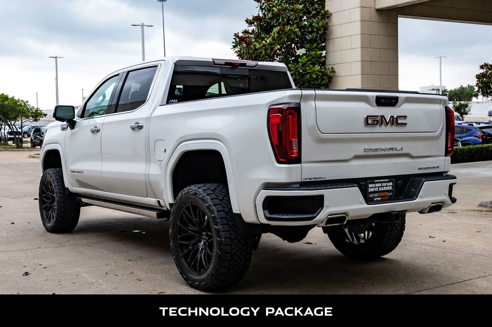 Used 2025 GMC Sierra 1500 Denali w/ Denali Reserve Package AWD/4WD image 7