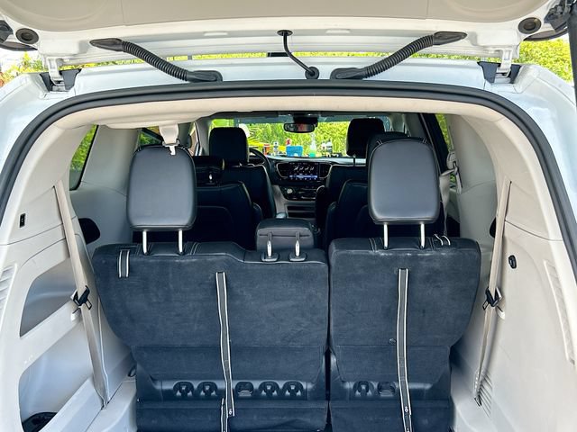 Used 2023 Chrysler Pacifica Touring-L FWD image 22
