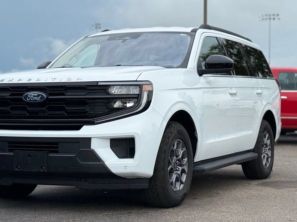 Used 2025 Ford Expedition Active AWD/4WD image 42