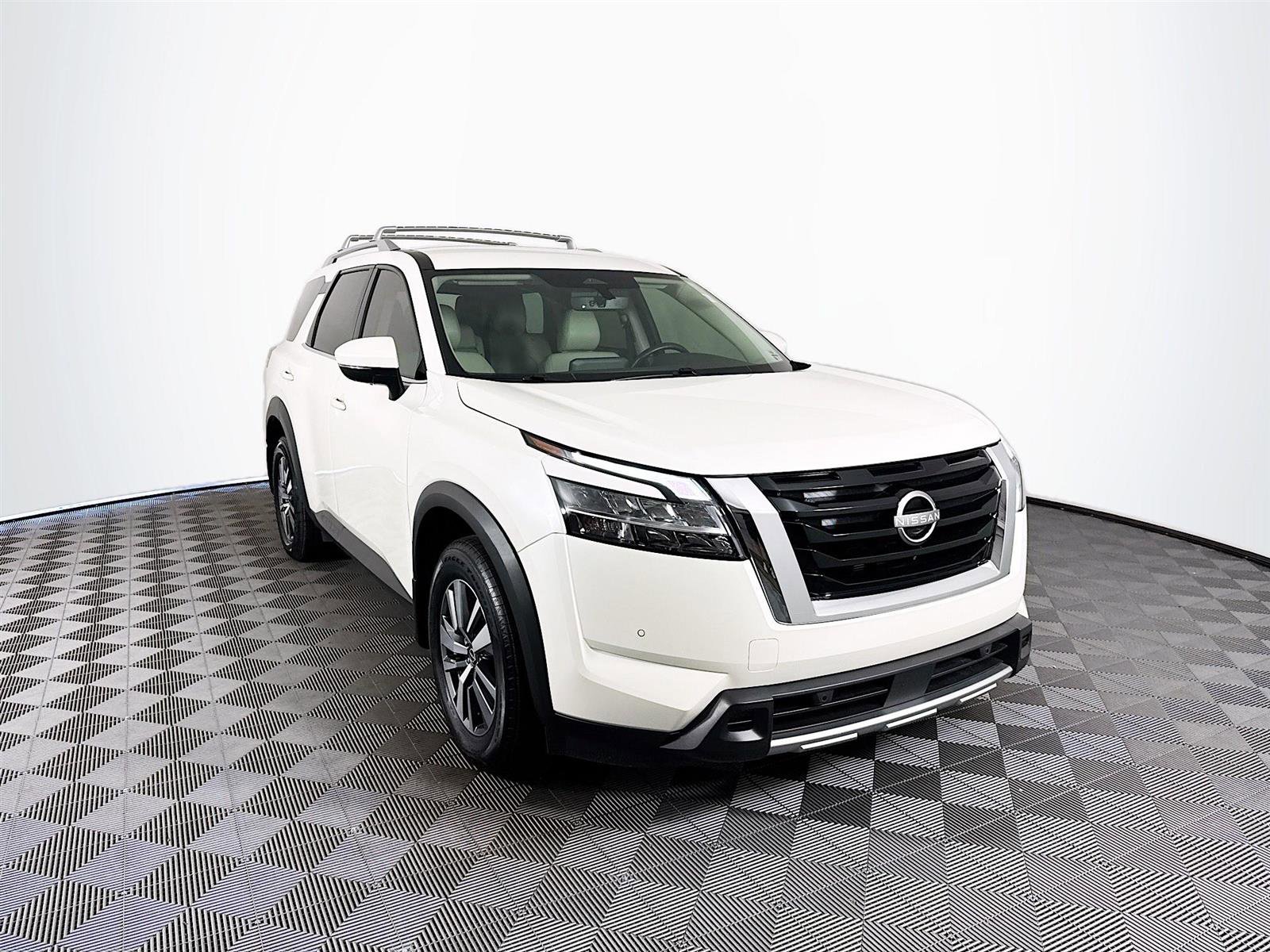 Used 2024 Nissan Pathfinder SL