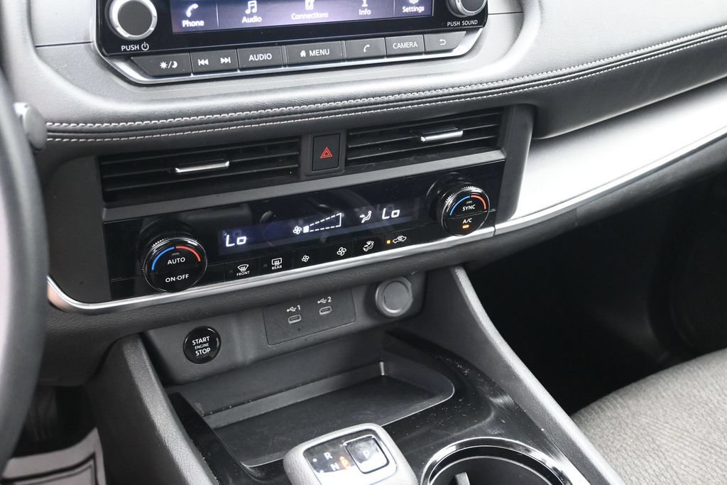 Used 2024 Nissan Rogue SV FWD image 17