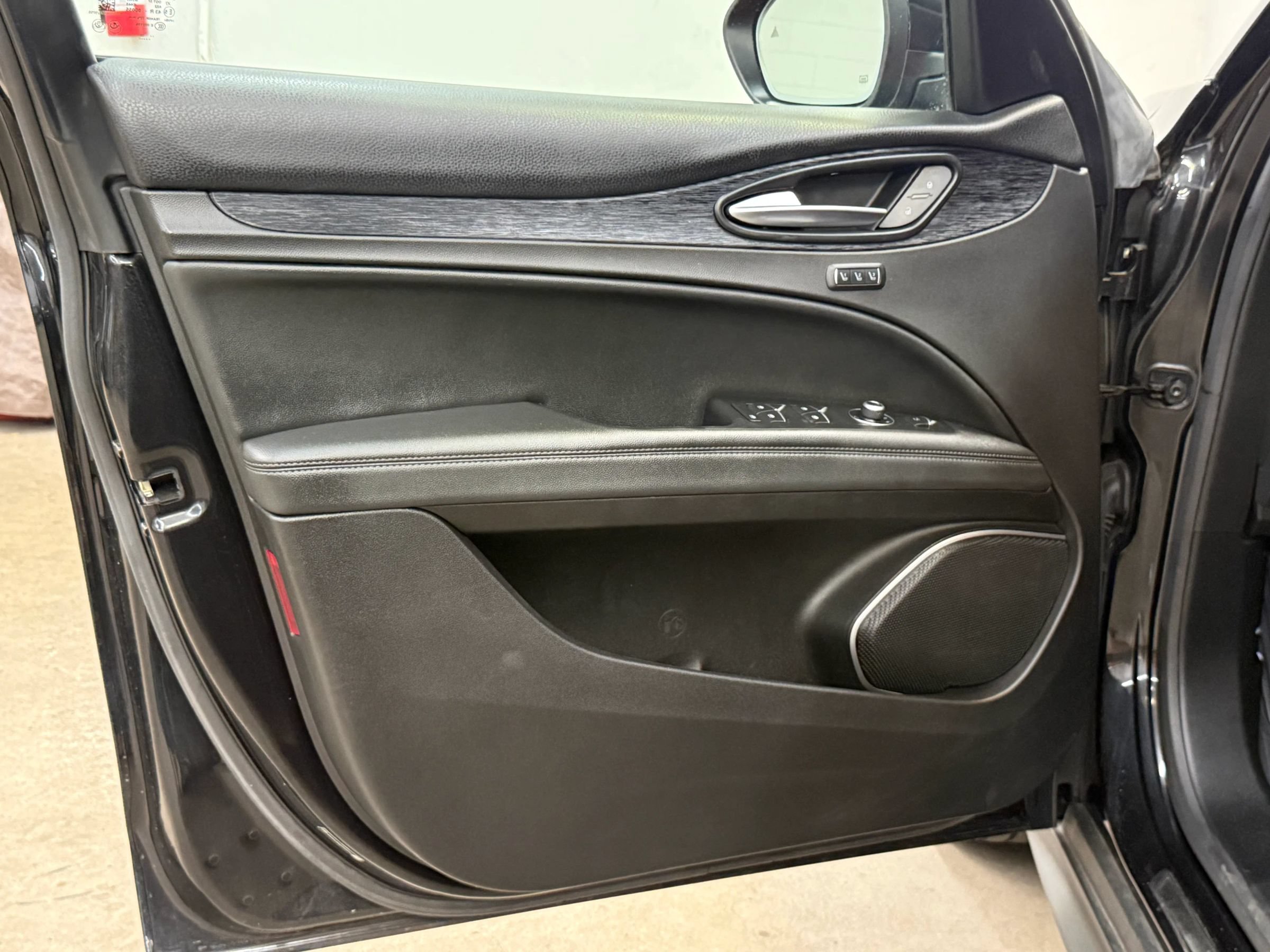 Used 2023 Alfa Romeo Stelvio Sprint RWD image 12