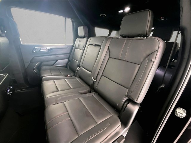 Used 2025 Chevrolet Suburban RST RWD image 28