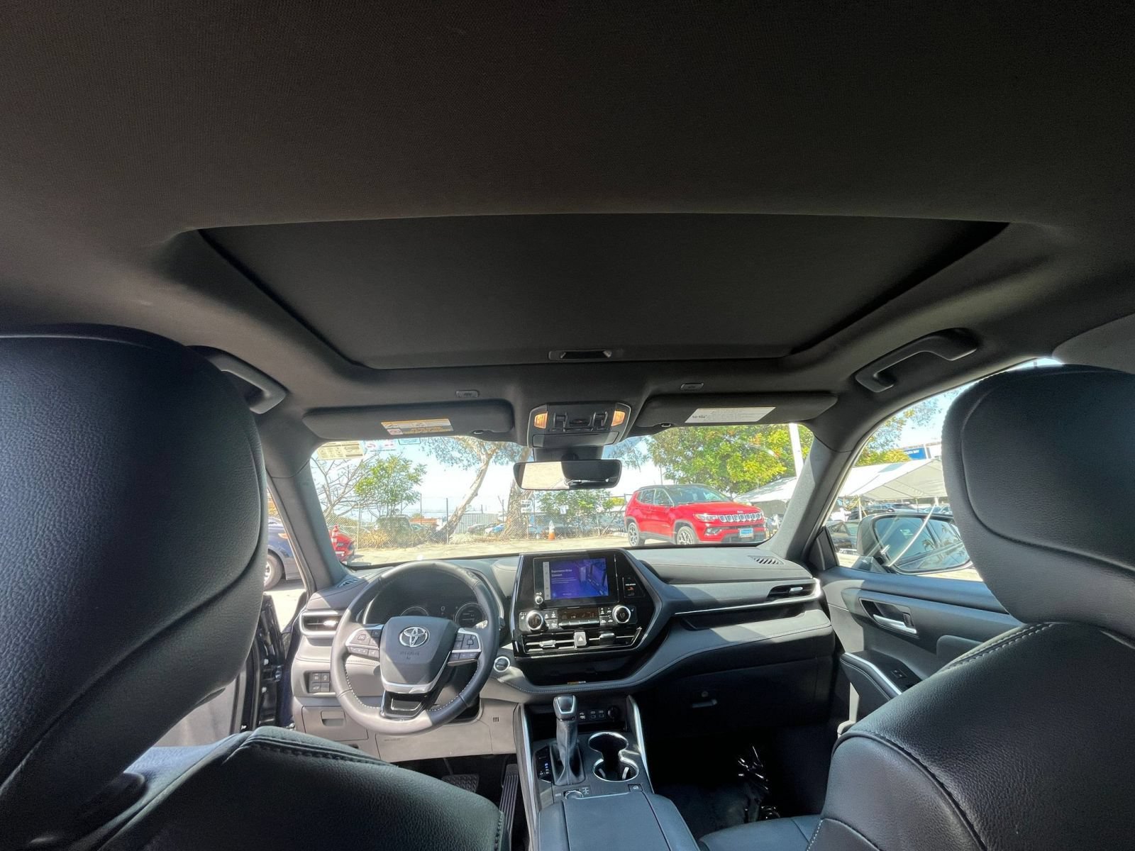 Used 2025 Toyota Highlander XSE AWD/4WD image 30