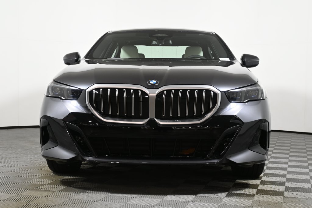 Used 2026 BMW 530i xDrive w/ M Sport Package AWD/4WD image 10