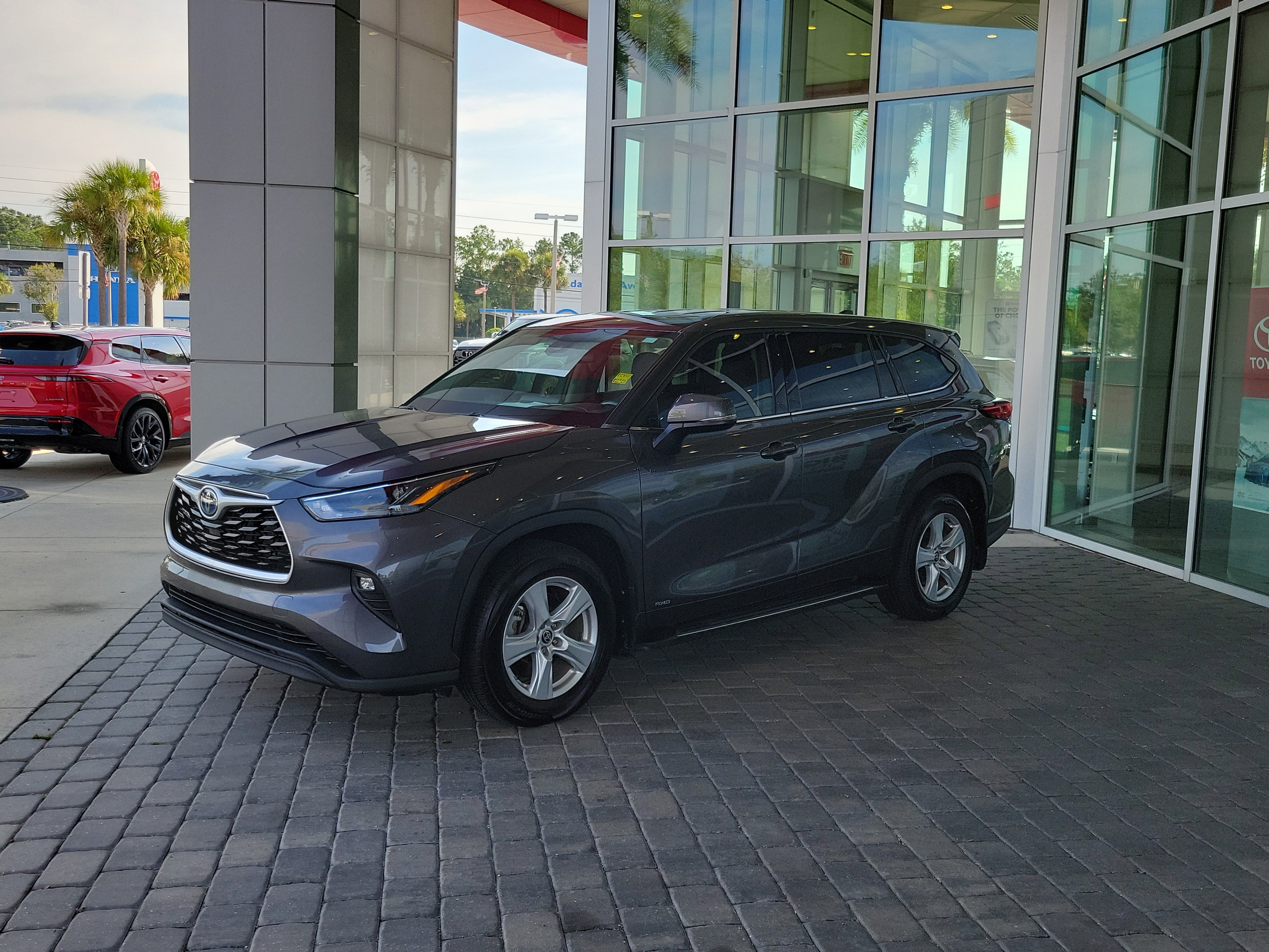 Used 2022 Toyota Highlander LE image 32