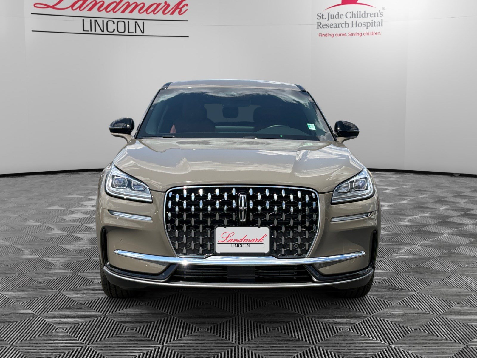 Certified 2025 Lincoln Corsair Reserve AWD/4WD image 8