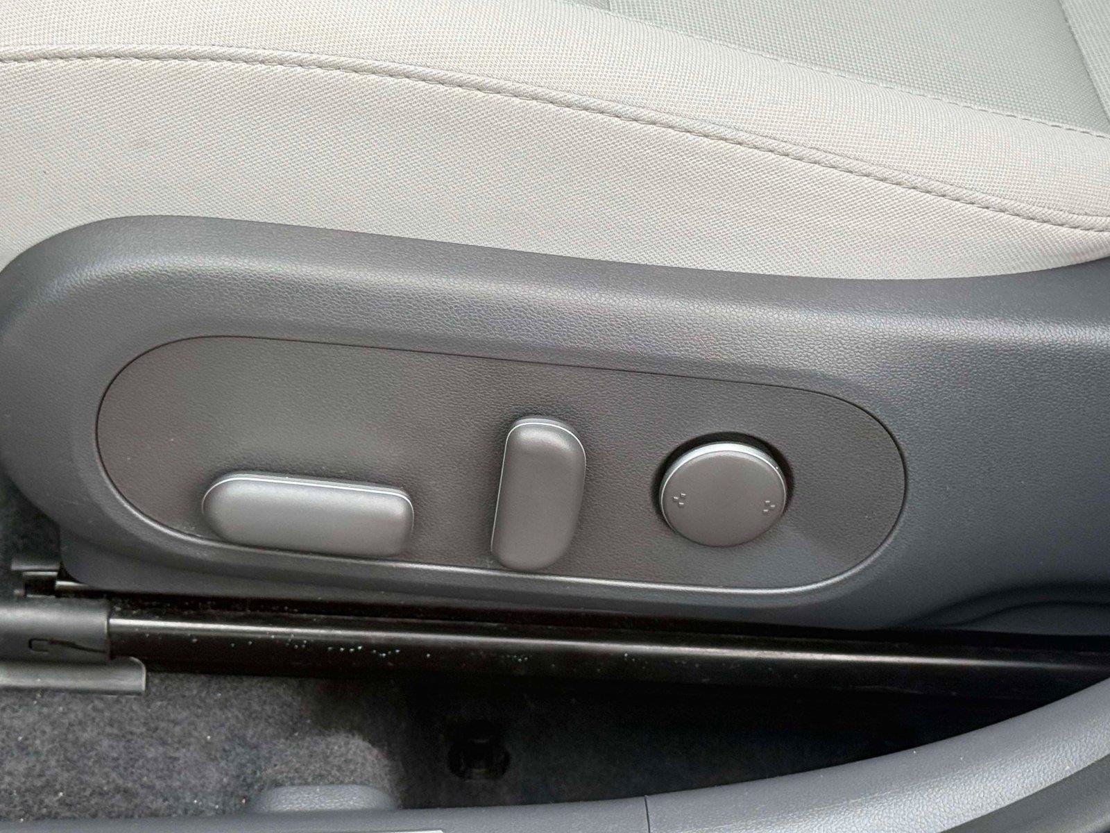 Used 2025 Hyundai Kona SEL FWD image 19