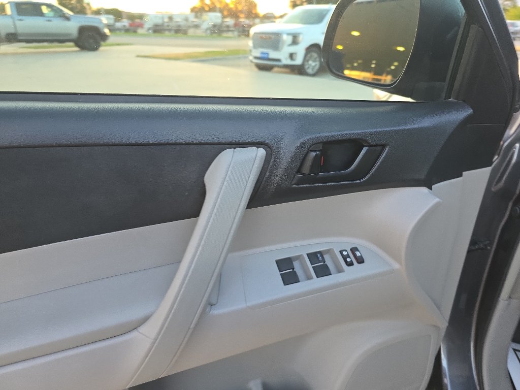 Used 2013 Toyota Highlander FWD image 13