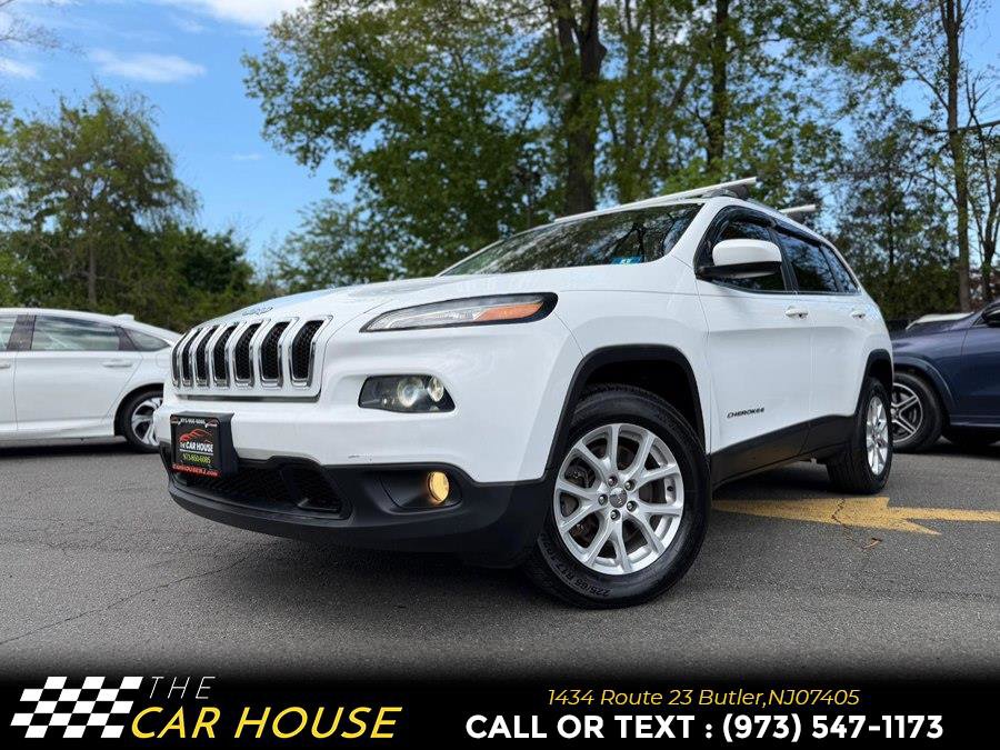 Used 2017 Jeep Cherokee Latitude w/ Comfort & Sound Group AWD/4WD image 2