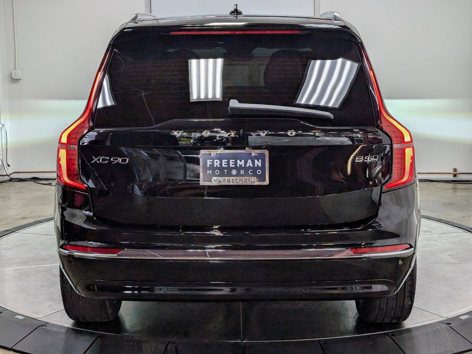 Used 2025 Volvo XC90 B5 Core w/ Protection Package Premier image 8