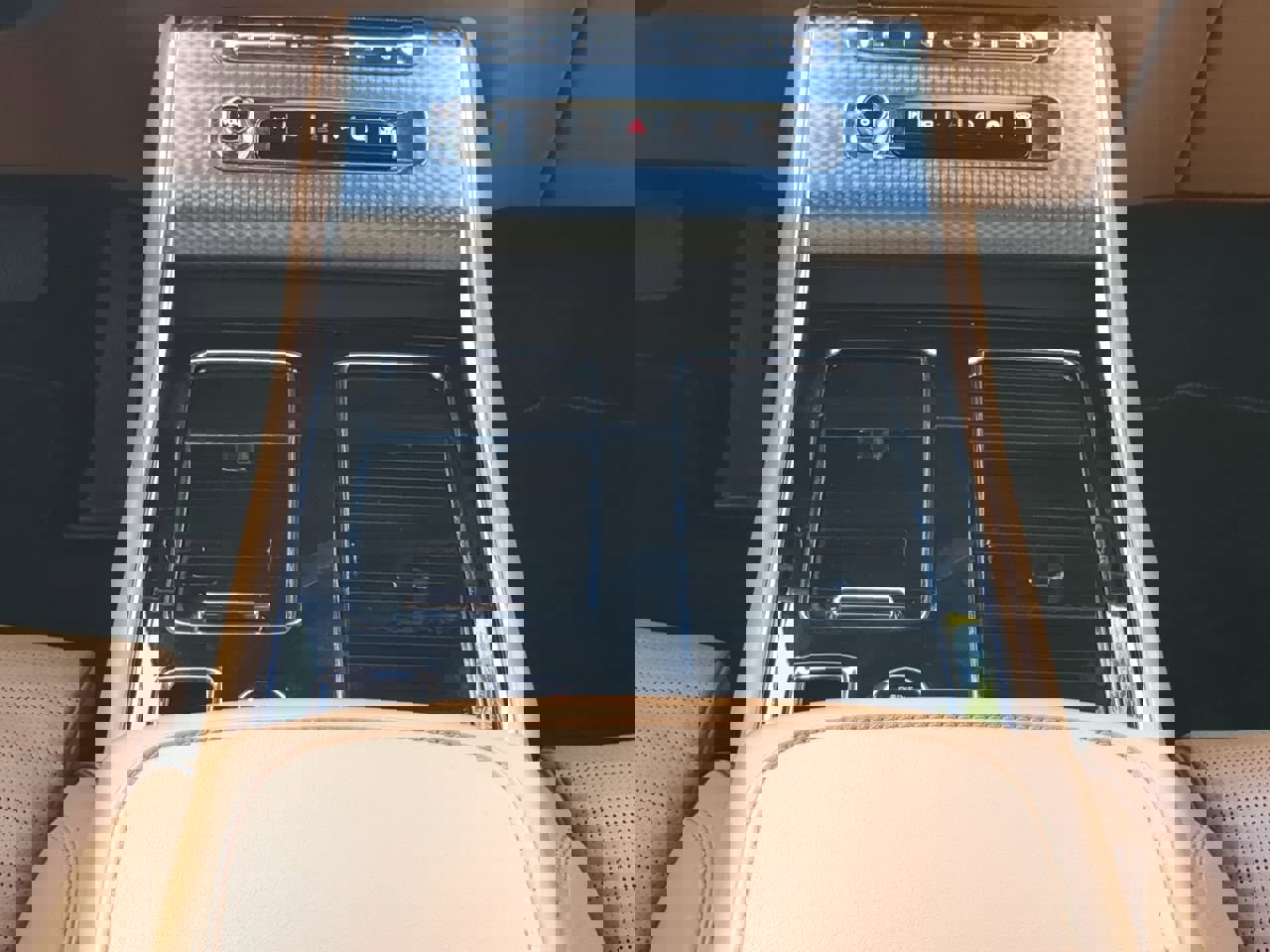 Used 2025 Lincoln Aviator Black Label w/ Jet Appearance Package image 19