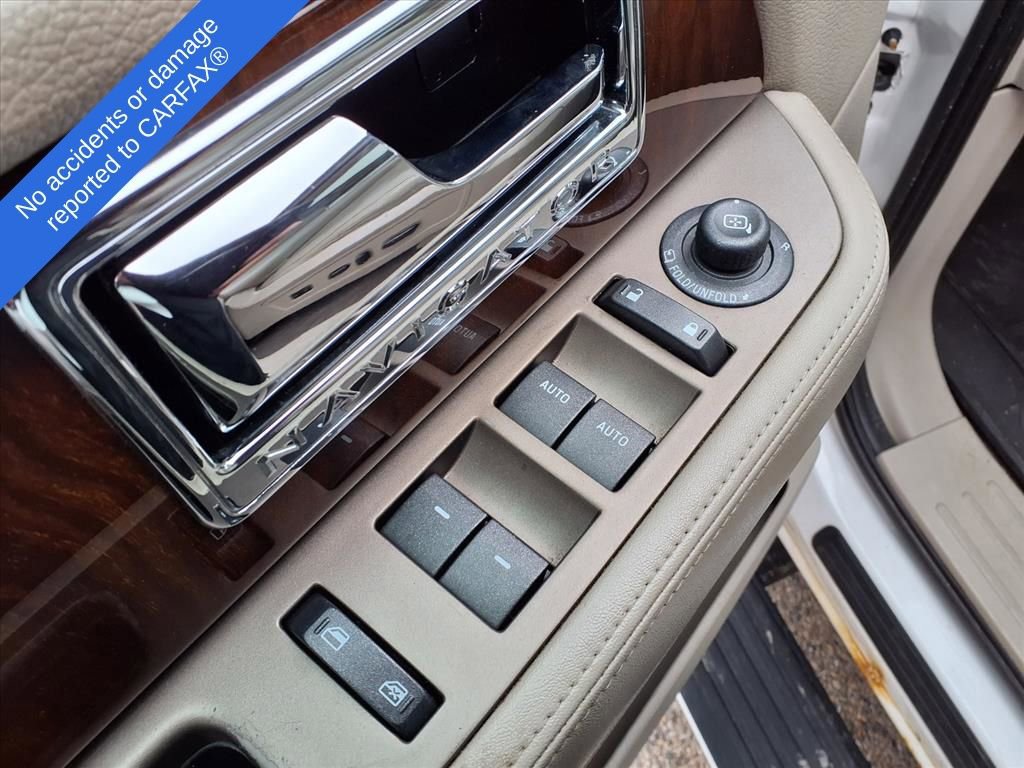 Used 2014 Lincoln Navigator Base image 16