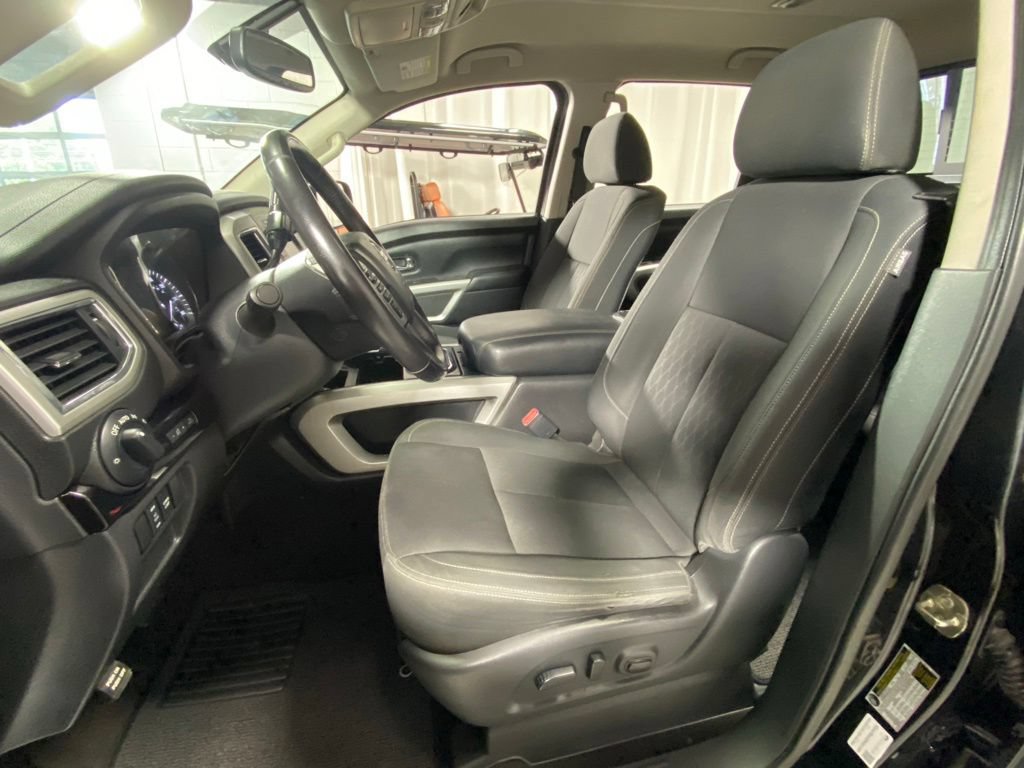 Used 2019 Nissan Titan SV w/ SV Convenience Package AWD/4WD image 18