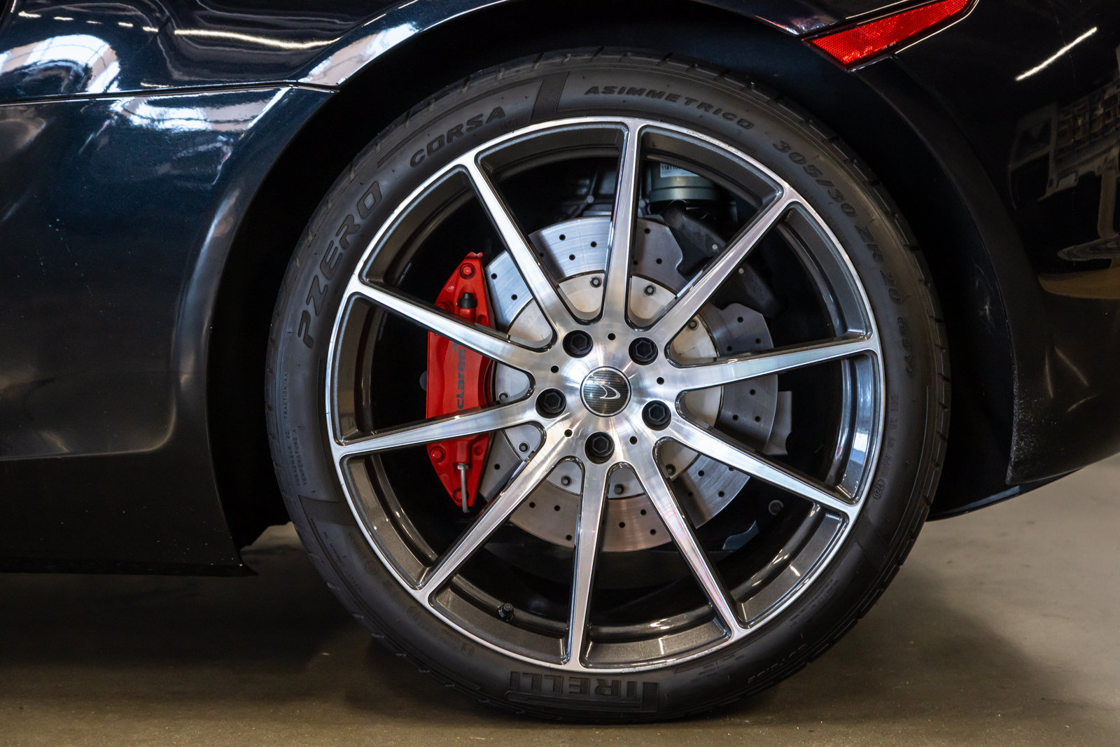 Used 2013 McLaren MP4-12C Spider RWD image 23