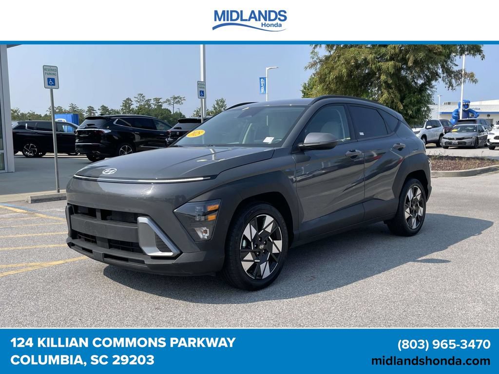Used 2025 Hyundai Kona SEL FWD image 3
