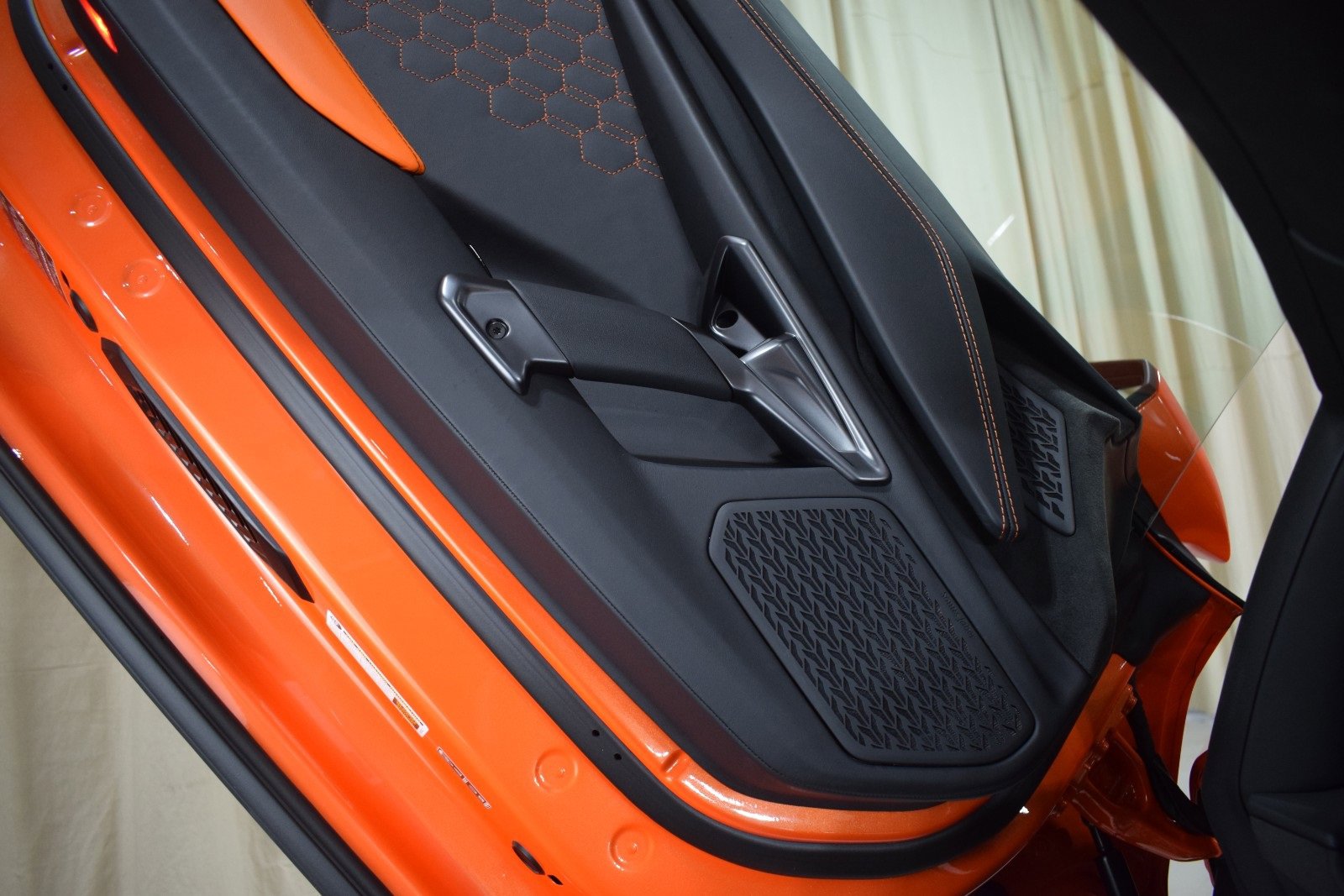 Used 2025 Lamborghini Revuelto image 35