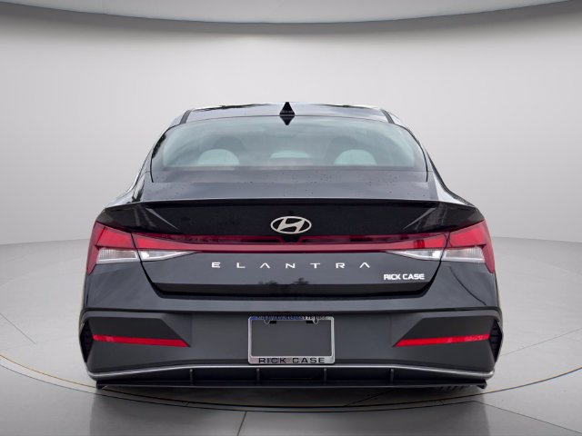 New 2026 Hyundai Elantra SEL Sport FWD image 4