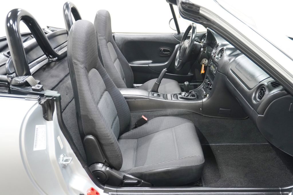 Used 2000 MAZDA MX-5 Miata image 14