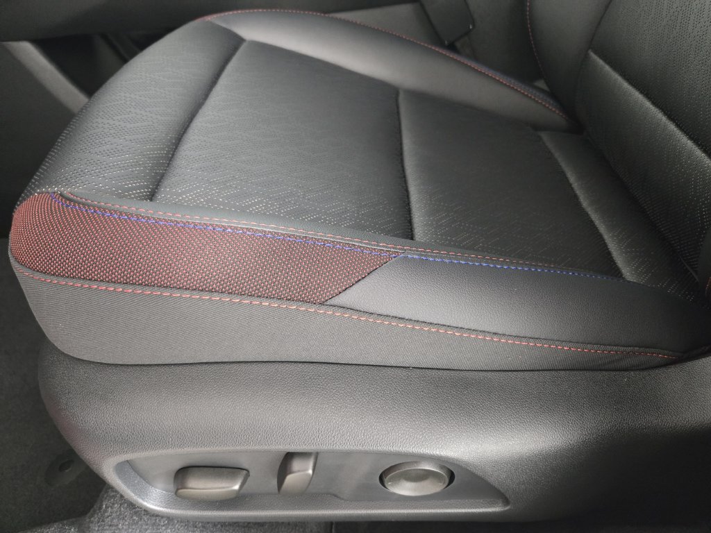 New 2026 Chevrolet Equinox RS w/ Convenience Package III FWD image 26