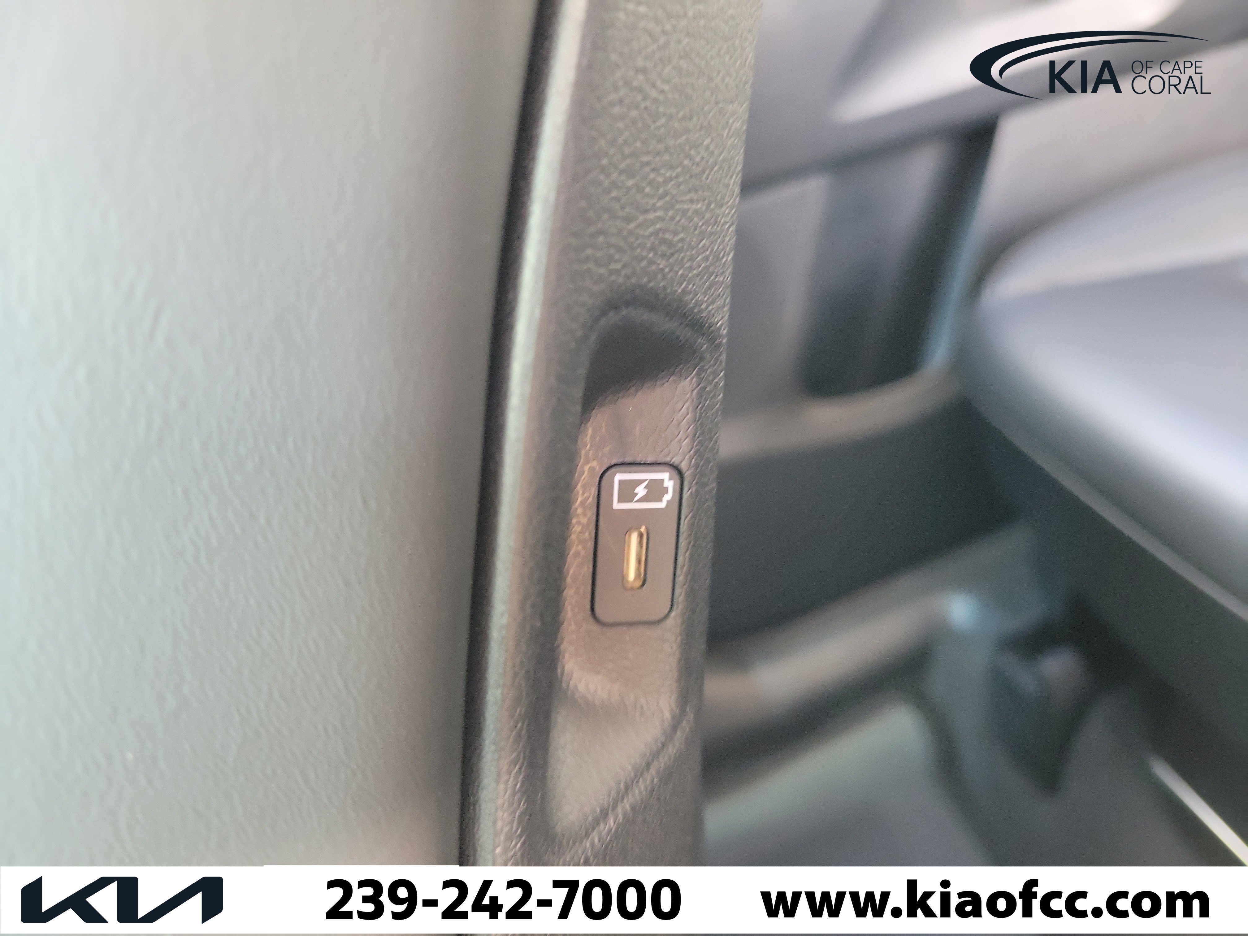 Certified 2025 Kia Sorento S FWD image 17