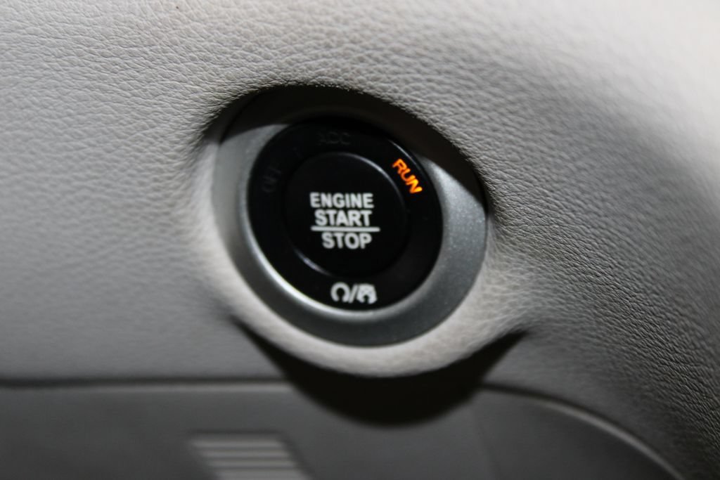 Used 2023 Chrysler Pacifica Limited FWD image 48
