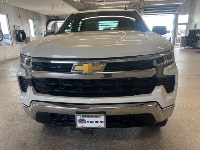 Used 2024 Chevrolet Silverado 1500 LT w/ Z71 Off-Road Package AWD/4WD image 2