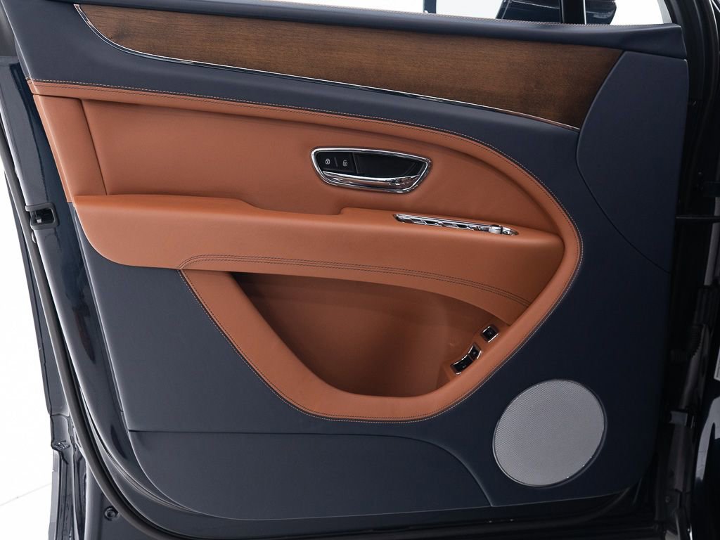 Certified 2023 Bentley Bentayga Extended Wheelbase AWD/4WD image 11