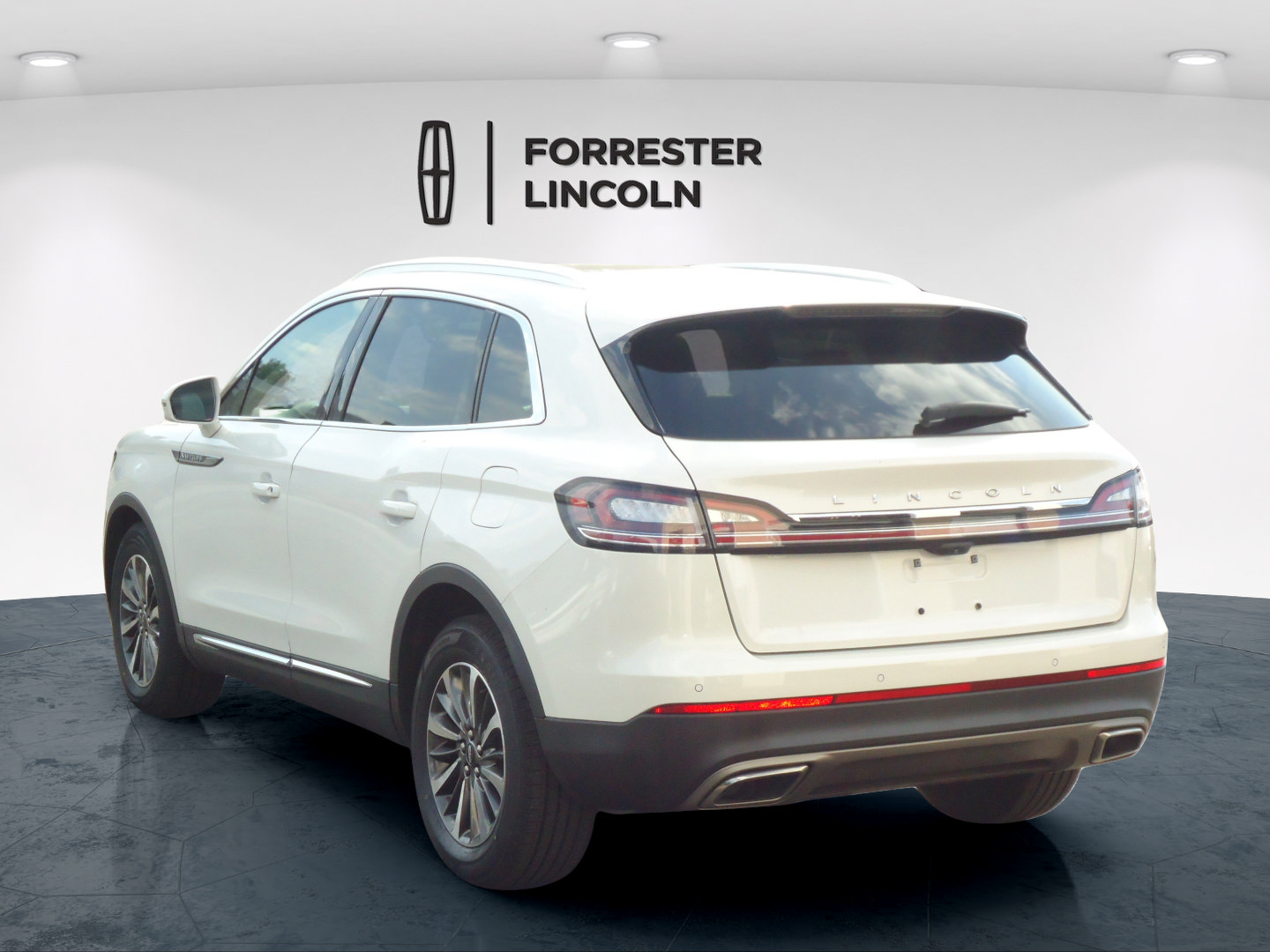 Used 2023 Lincoln Nautilus Reserve w/ Cargo Utility Package AWD/4WD image 5