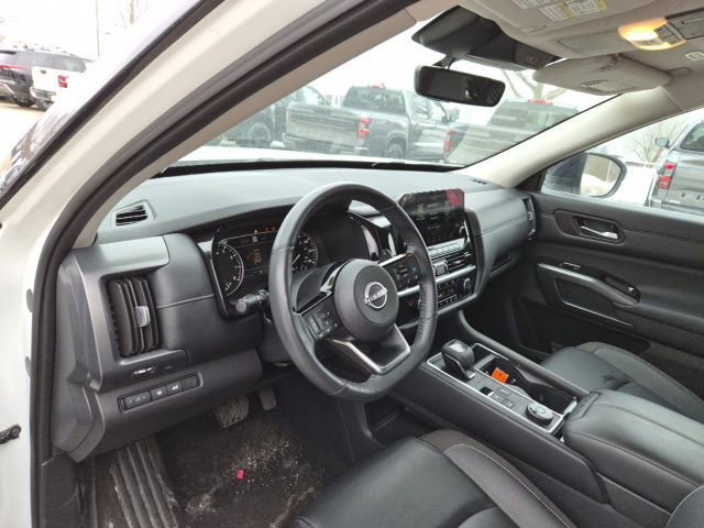 Used 2024 Nissan Pathfinder SL w/ Black Appearance Package AWD/4WD image 15