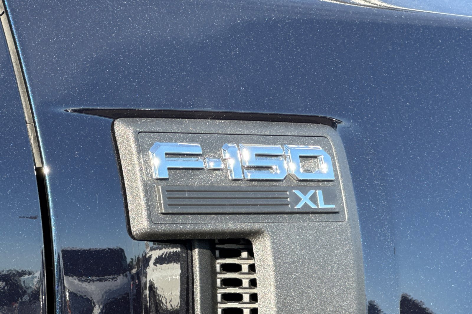 New 2025 Ford F150 XL w/ Equipment Group 103A High image 23