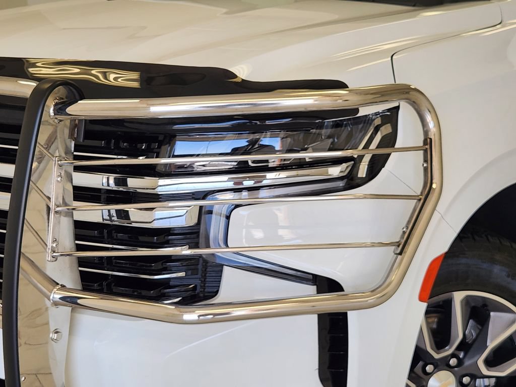 Used 2022 Chevrolet Suburban LT w/ Luxury Package RWD image 9