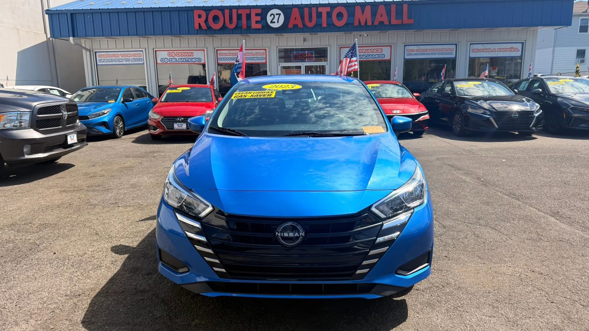 Used 2023 Nissan Versa SV image 3