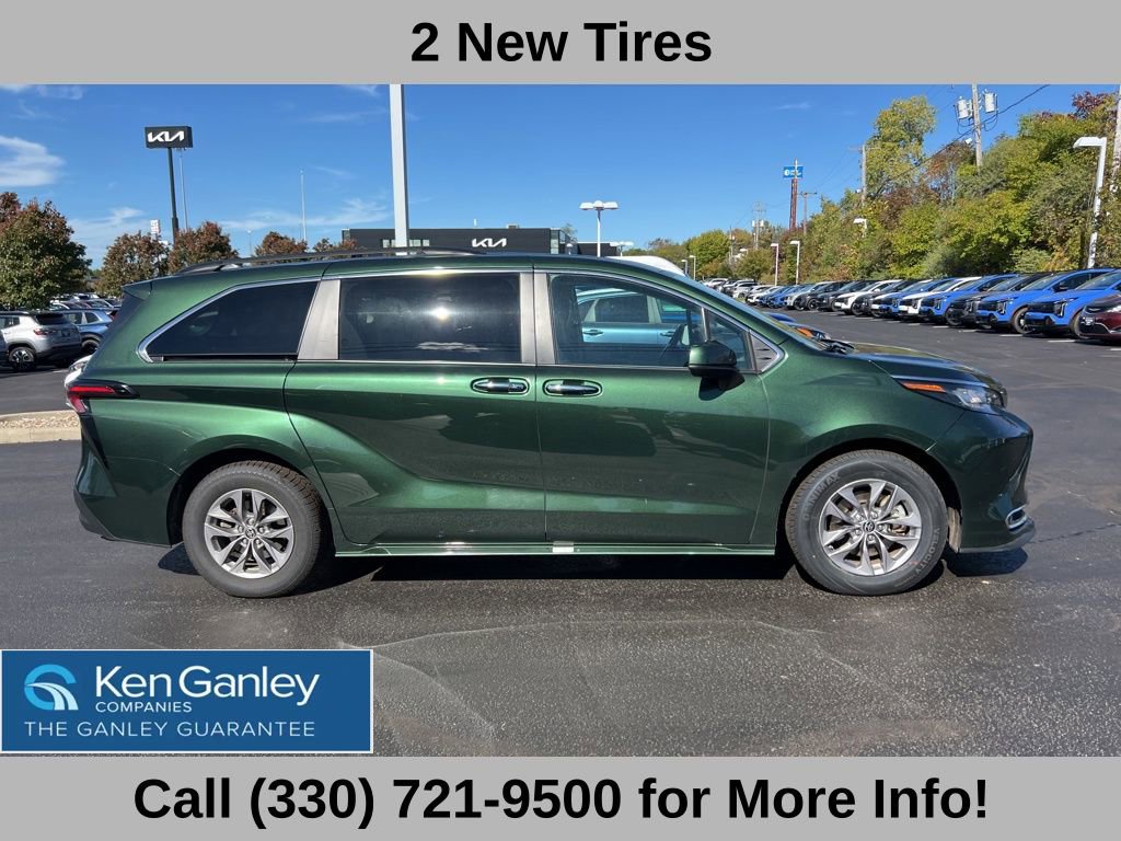 Used 2023 Toyota Sienna XLE image 7