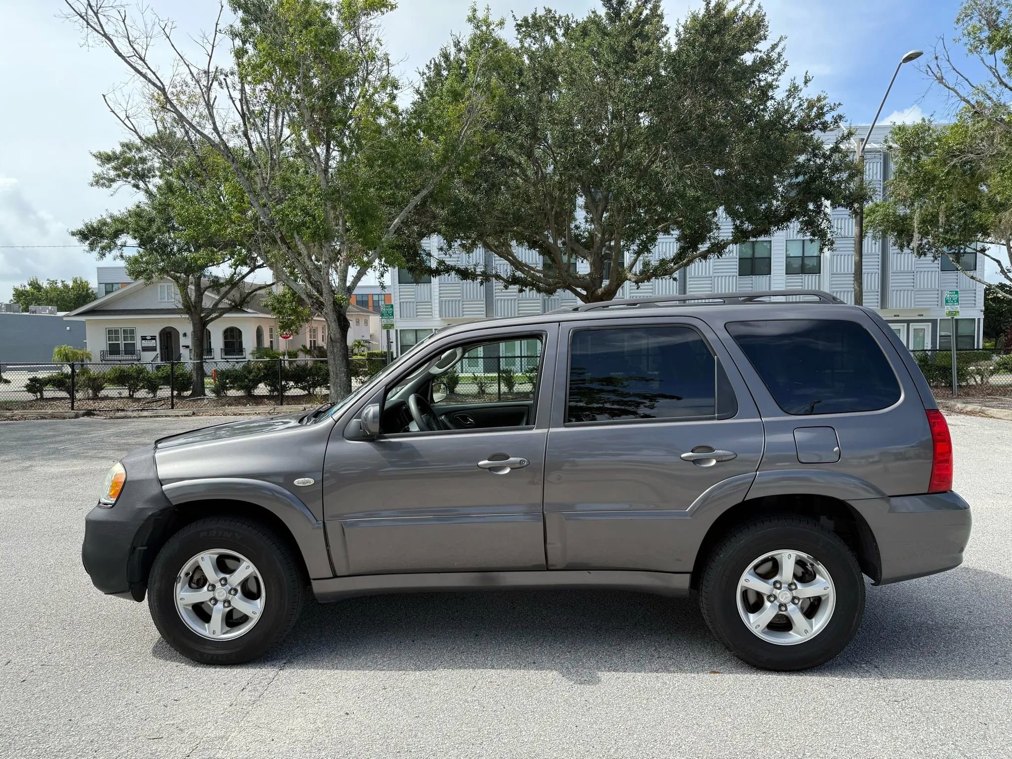 Used 2005 MAZDA Tribute s w/ Package 3 FWD image 8