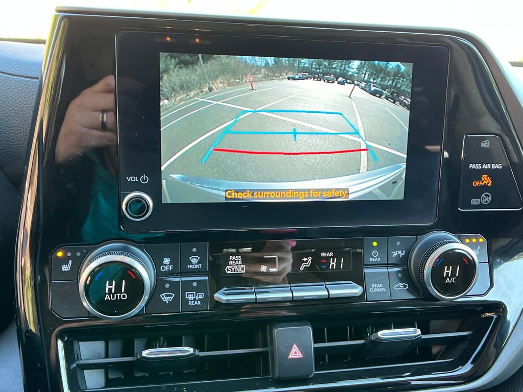 Used 2023 Toyota Highlander XLE image 19