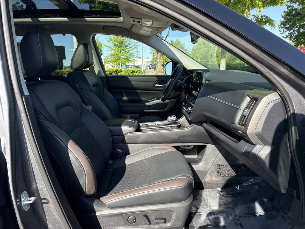 Used 2023 Nissan Pathfinder Platinum w/ Lighting Package (N93) AWD/4WD image 21