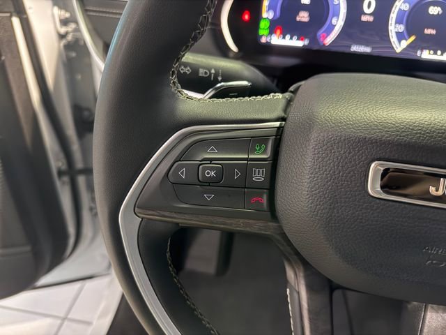 Used 2024 Jeep Grand Cherokee L Limited w/ Luxury Tech Group II image 18