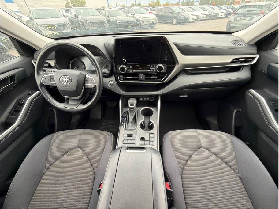 Used 2023 Toyota Highlander LE AWD/4WD image 5