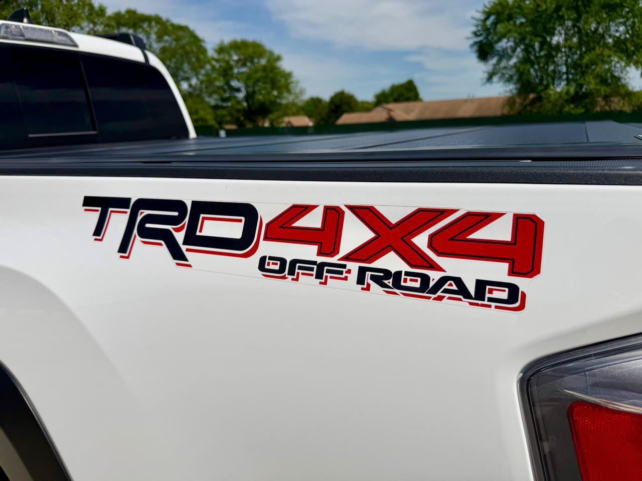 Used 2021 Toyota Tacoma TRD Off-Road w/ Technology Package AWD/4WD image 15