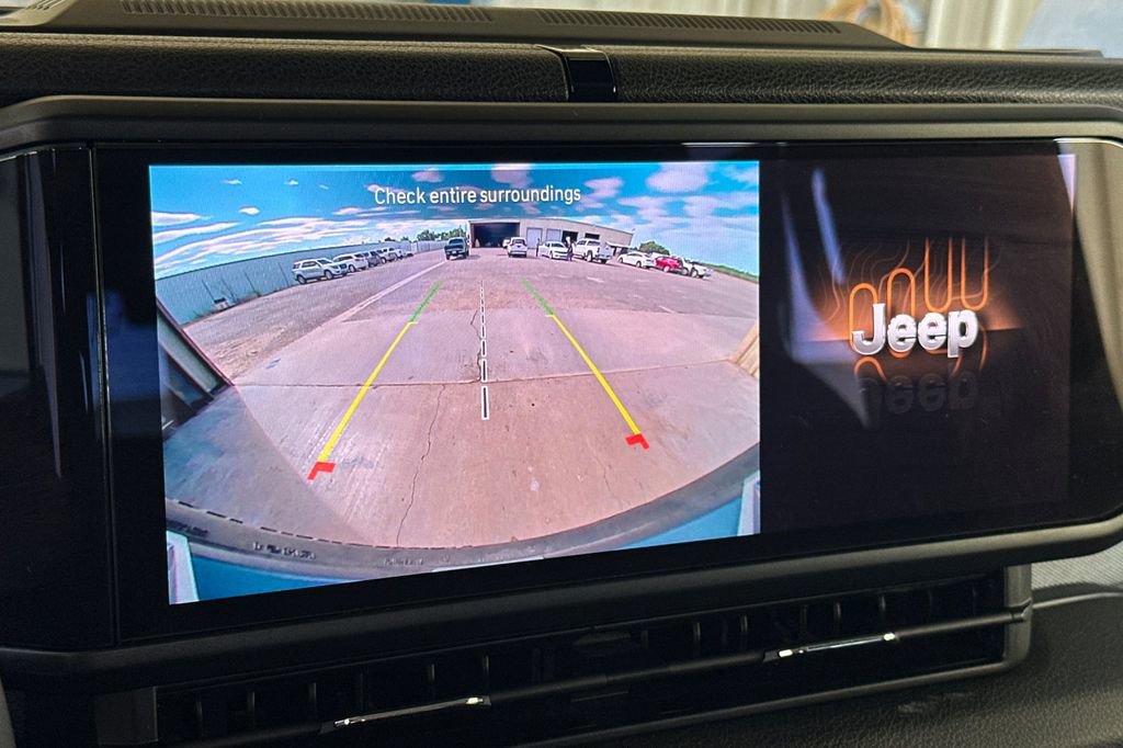 Used 2024 Jeep Wrangler Unlimited AWD/4WD image 19