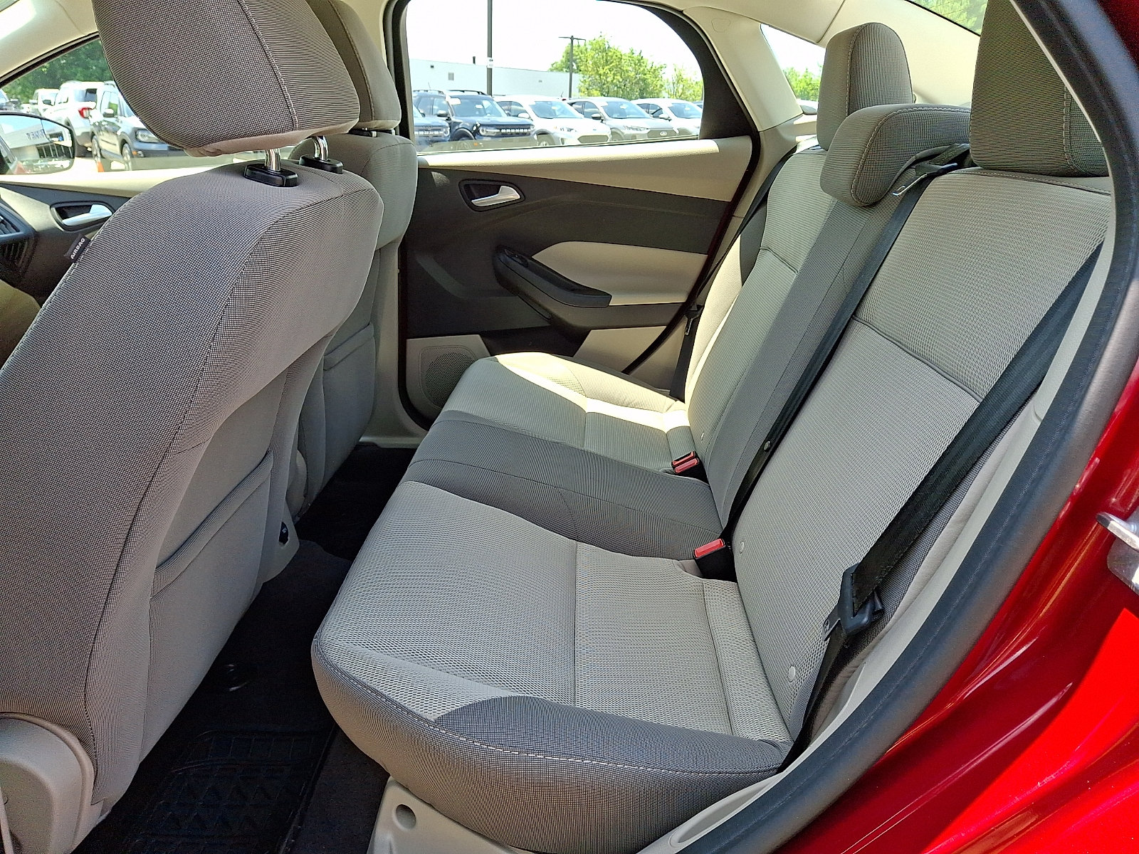 Used 2013 Ford Focus SE w/ SE Winter Pkg FWD image 13