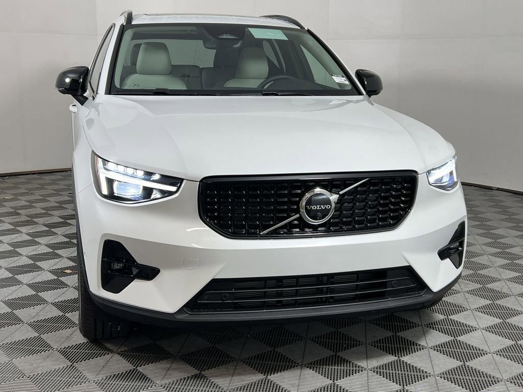 New 2026 Volvo XC40 B5 Plus w/ Climate Package image 3