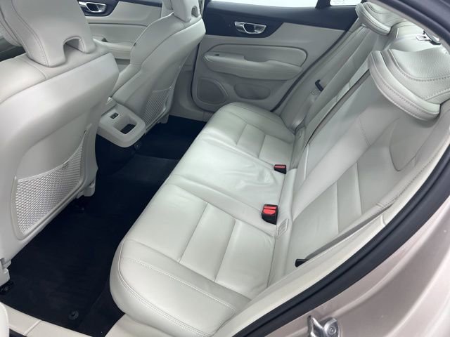Used 2023 Volvo S60 B5 Plus image 11