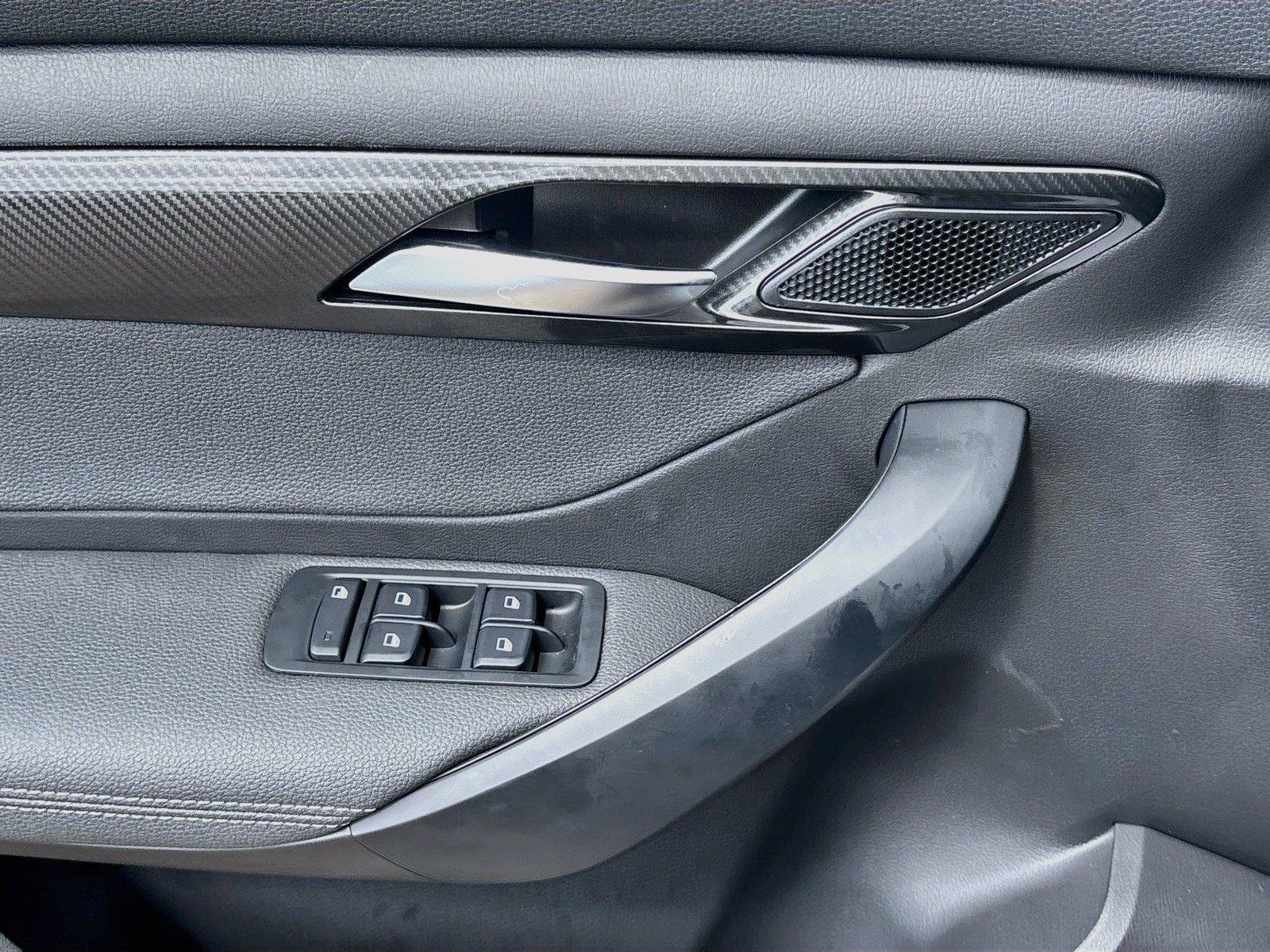 New 2027 VinFast VF 8 Eco AWD/4WD image 17