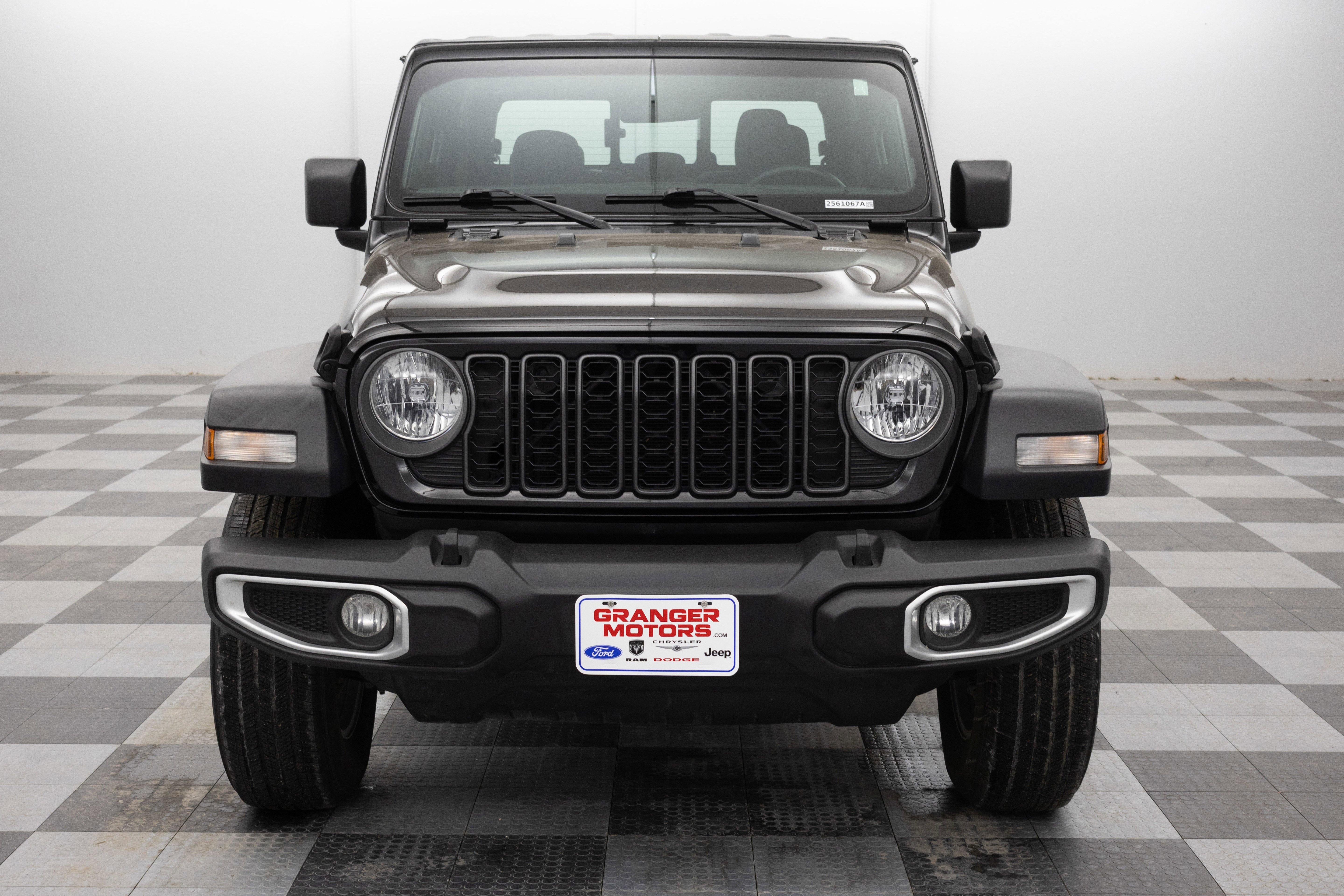 Used 2024 Jeep Gladiator Sport image 4