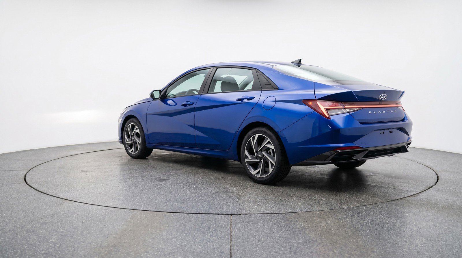 Used 2025 Hyundai Elantra SEL FWD image 6