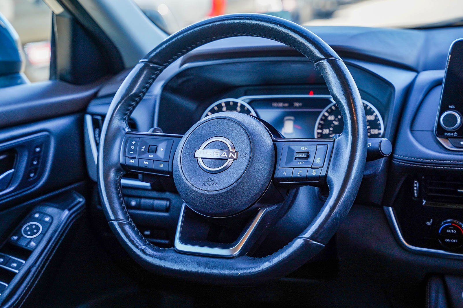 Used 2023 Nissan Rogue SL image 16